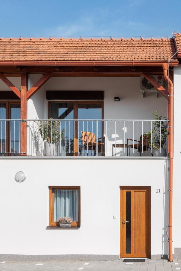 Rezidence Konevova, Mikulov Apartment ภายนอก รูปภาพ