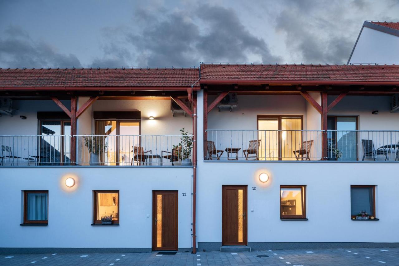 Rezidence Konevova, Mikulov Apartment ภายนอก รูปภาพ